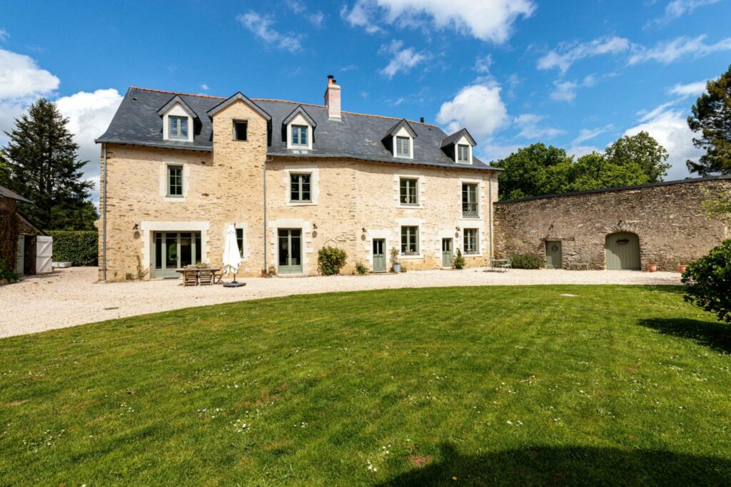 Manoir du XVe siecle a vendre