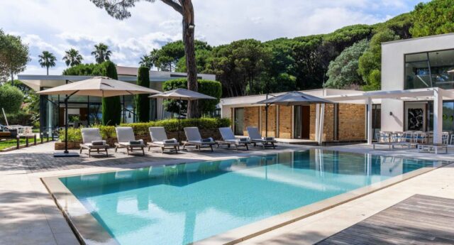 Villa de prestige proposee en location saisonniere sur la Cote d'Azur