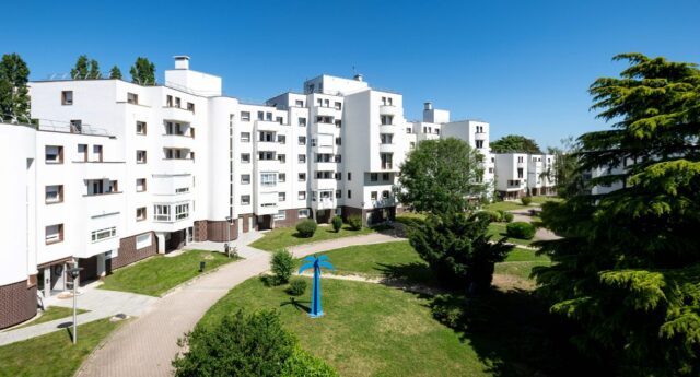 Résidence Seqens en ile-de-France illustrant les enjeux de construction durable et d'adaptation climatique.