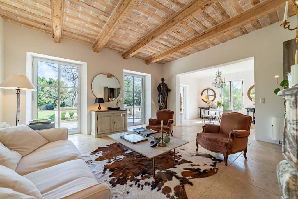 Uzes : une demeure historique avec jardin a 2,35 M€