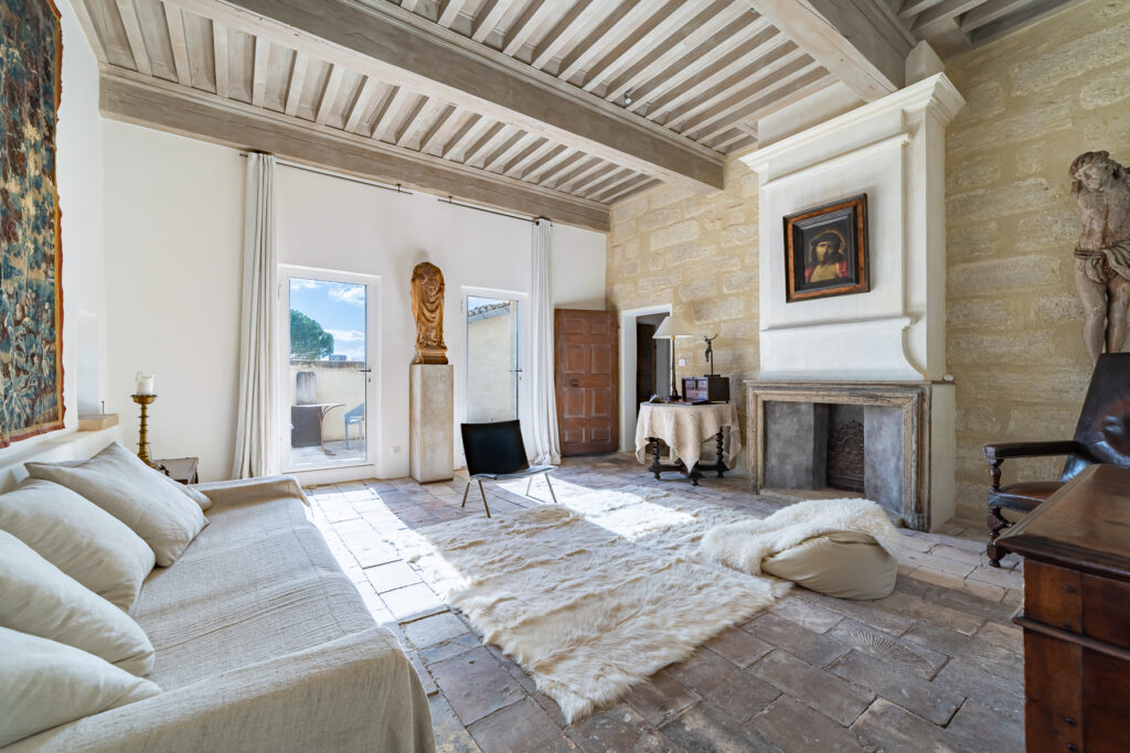 Uzes : une demeure historique avec jardin a 2,35 M€