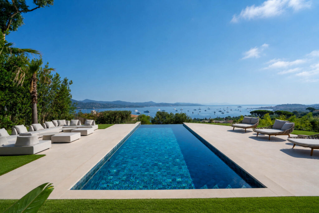 une villa neuve de 14,9 M€ face au Golfe de Saint-Tropez