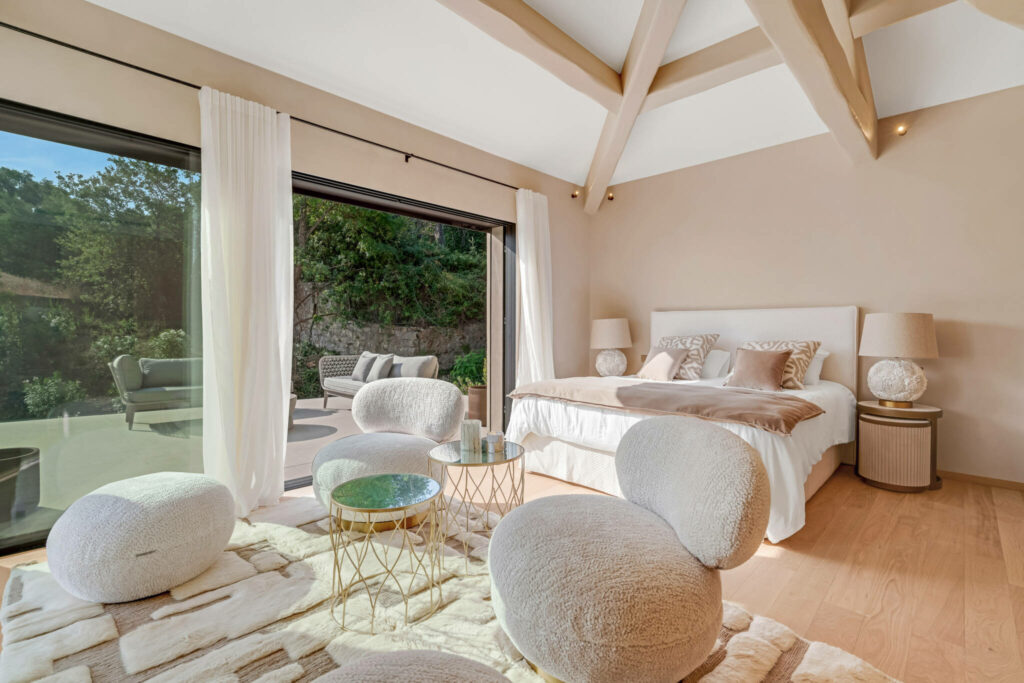 une villa neuve de 14,9 M€ face au Golfe de Saint-Tropez