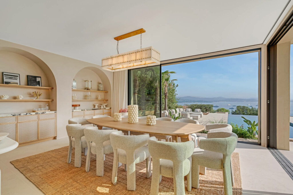 une villa neuve de 14,9 M€ face au Golfe de Saint-Tropez