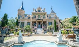 L’etonnante histoire d’un chateau a vendre a Antibes