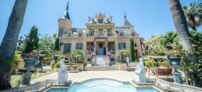 L’etonnante histoire d’un chateau a vendre a Antibes