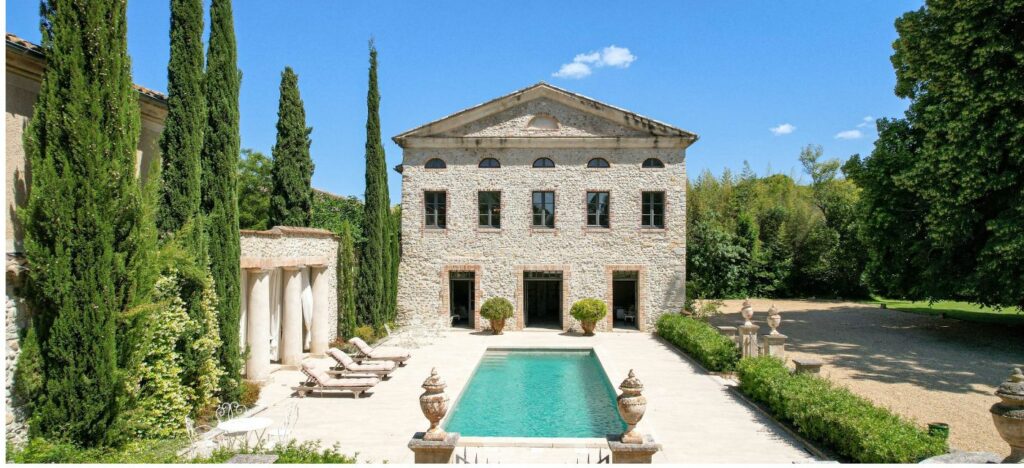 la fascinante histoire d’un chateau gardois a 9,5 millions d’euros