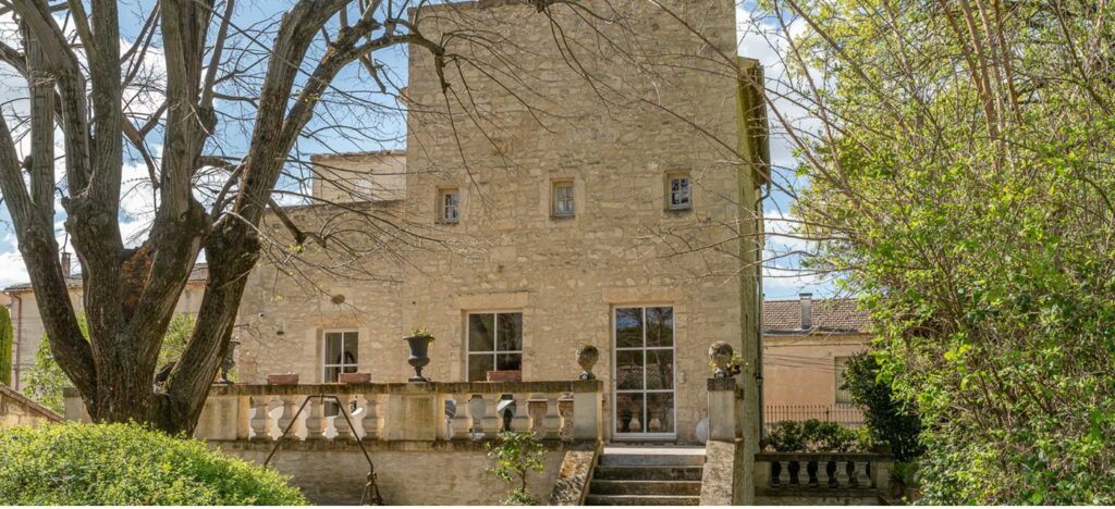 Uzes : une demeure historique avec jardin a 2,35 M€