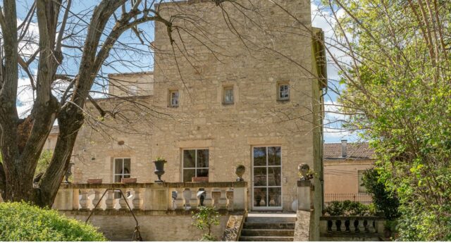 Uzes : une demeure historique avec jardin a 2,35 M€