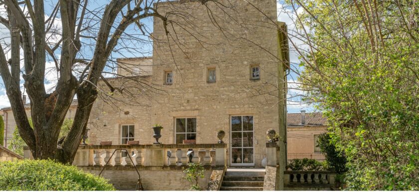 Uzes : une demeure historique avec jardin a 2,35 M€