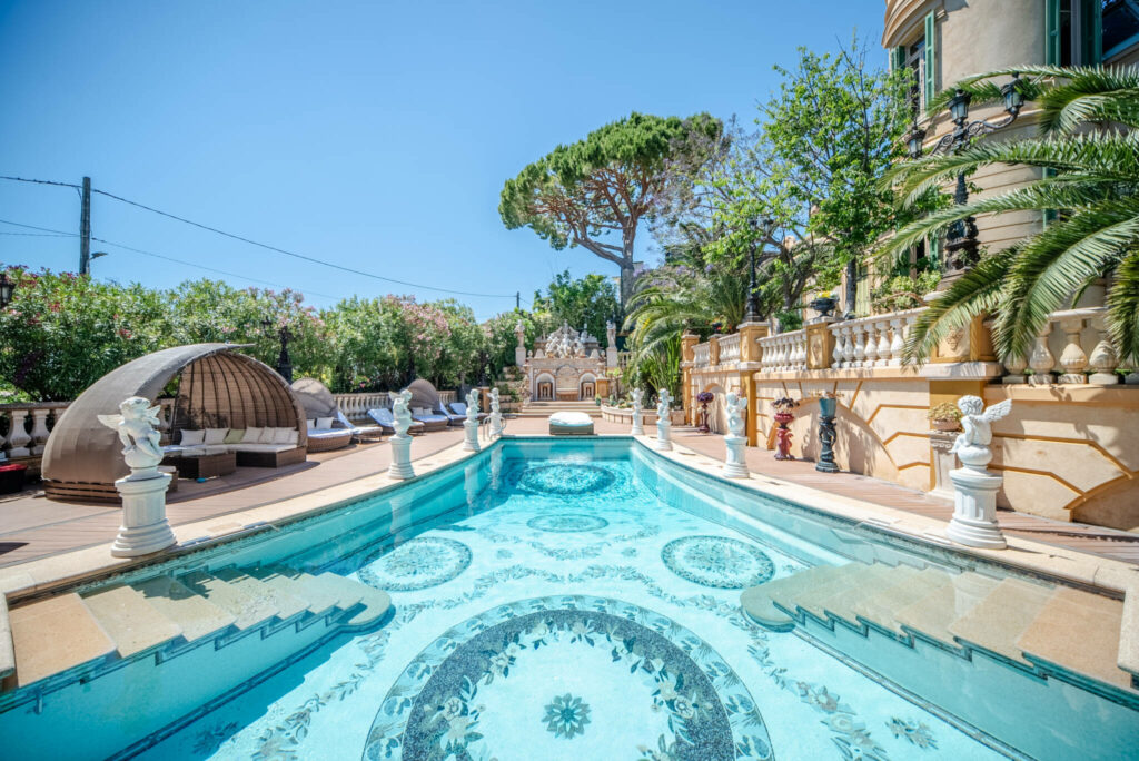 L’etonnante histoire d’un chateau a vendre a Antibes