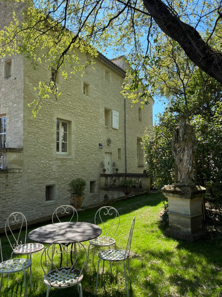 Uzes : une demeure historique avec jardin a 2,35 M€
