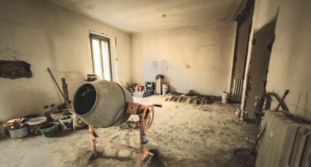 appartement ancien en travaux pour illustrer un article sur le regroupement de crédit pour faire des travaux