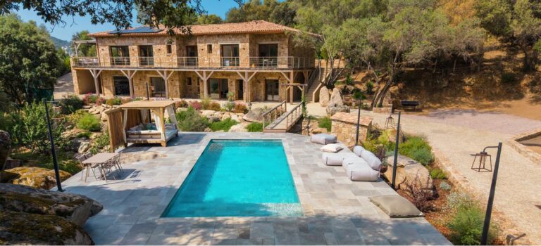 Villa esprit bergerie avec piscine