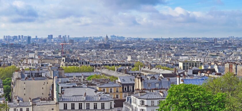 Vue de Paris et du parc immobilier résidentiel en Île-de-France