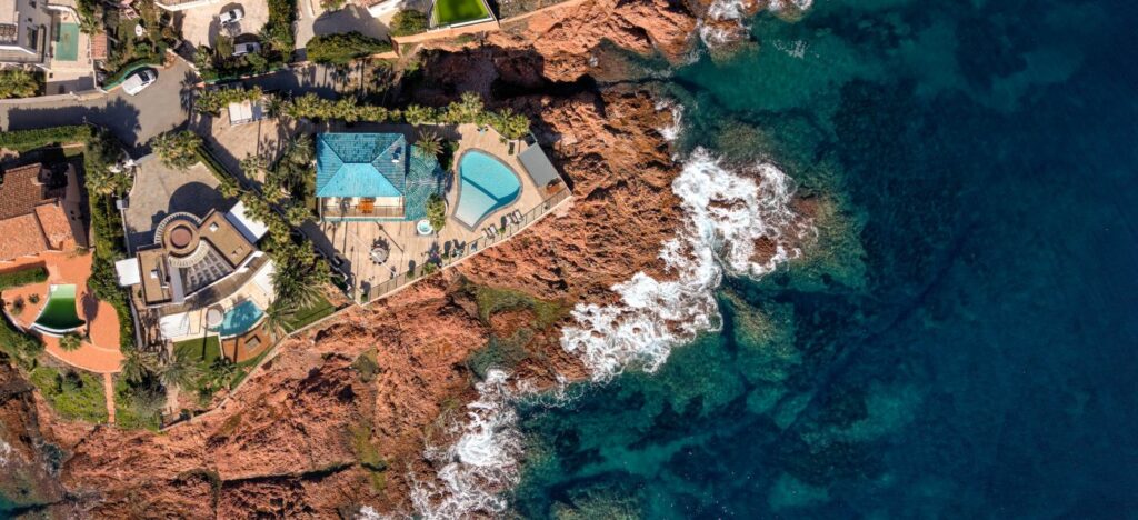 villa pieds dans l’eau avec accès direct à la mer