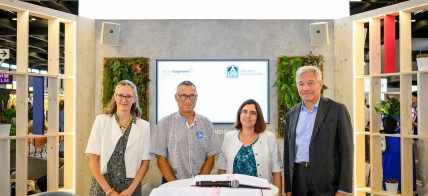 Quatre personnes photographiées devant les logos d’Action Logement et de la LPO