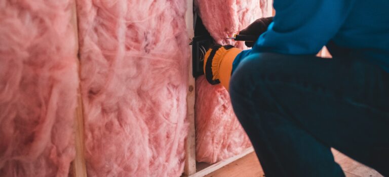 Isolation des murs par un professionnel : les publicités pour ces travaux de rénovation énergétique devront mentionner France Rénov' au 1er octobre 2026