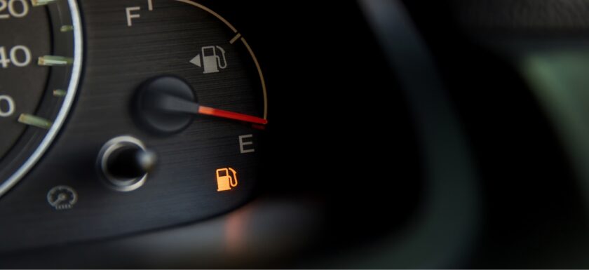 Jauge de carburant sur la réserve : face à la flambée des prix, le plafond de la prime carburant passe à 1 000 euros pour les salariés
