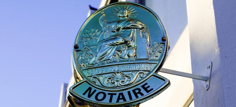 Les notaires proposent de ramener de 30 à 22 ans la durée nécessaire pour être totalement exonéré de prélèvements sociaux sur une plus-value immobilière.