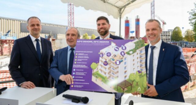 Vincent Jeanbrun lors de sa visite du programme Villa Trianon à L’Haÿ-les-Roses
