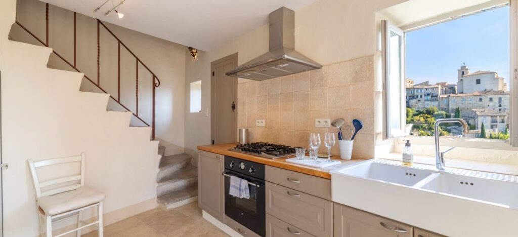Gordes : une maisonnette avec vue