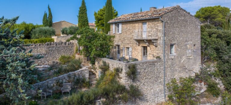 Gordes : une maisonnette avec vue