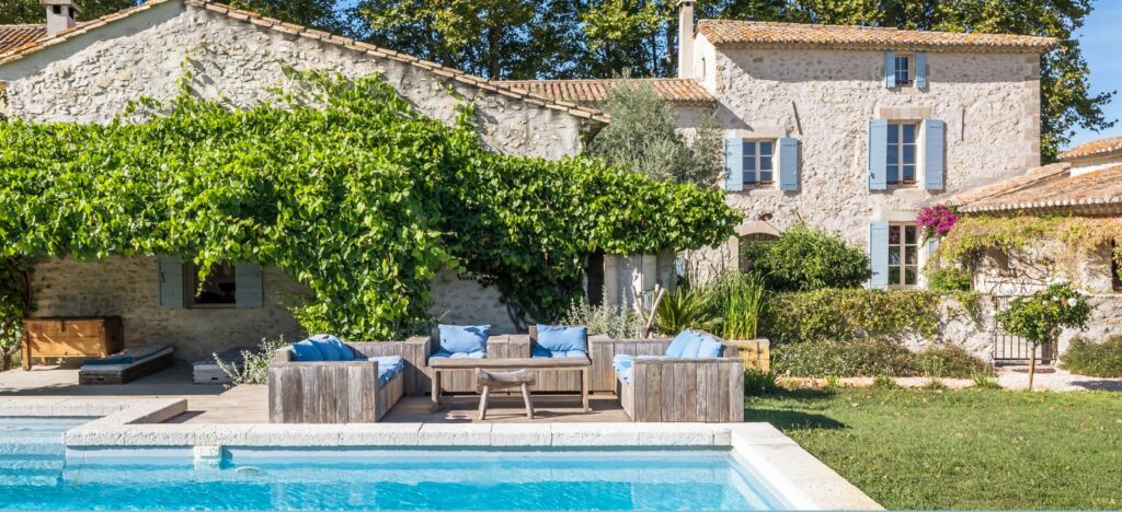 Immobilier Isle-sur-la-Sorgue : un mas et près de 10 hectares pour vivre avec ses chevaux