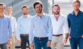 Photo de groupe de l'équipe RealAdvisor, plateforme spécialisée dans l'estimation immobilière et la visibilité des agents immobiliers.