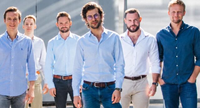 Photo de groupe de l'équipe RealAdvisor, plateforme spécialisée dans l'estimation immobilière et la visibilité des agents immobiliers.