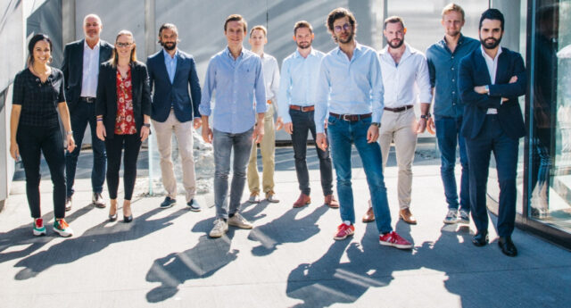 Photo de groupe de l'équipe RealAdvisor, plateforme spécialisée dans l'estimation immobilière et la visibilité des agents immobiliers.