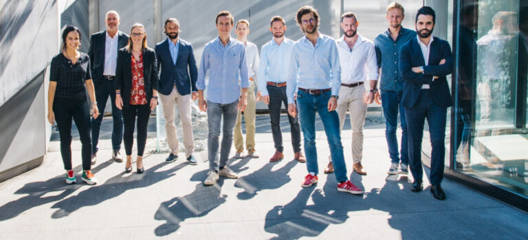 Photo de groupe de l'équipe RealAdvisor, plateforme spécialisée dans l'estimation immobilière et la visibilité des agents immobiliers.